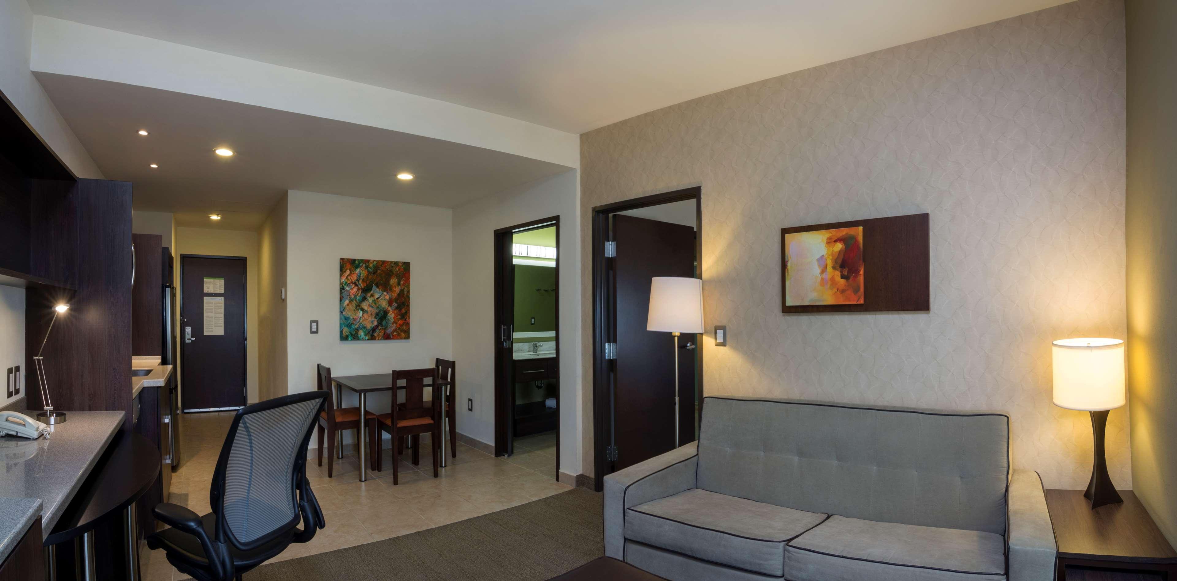 Jurica Homewood Suites By Hilton Queretaro מראה חיצוני תמונה